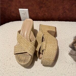 Stylish Tan Woven Women's Mules